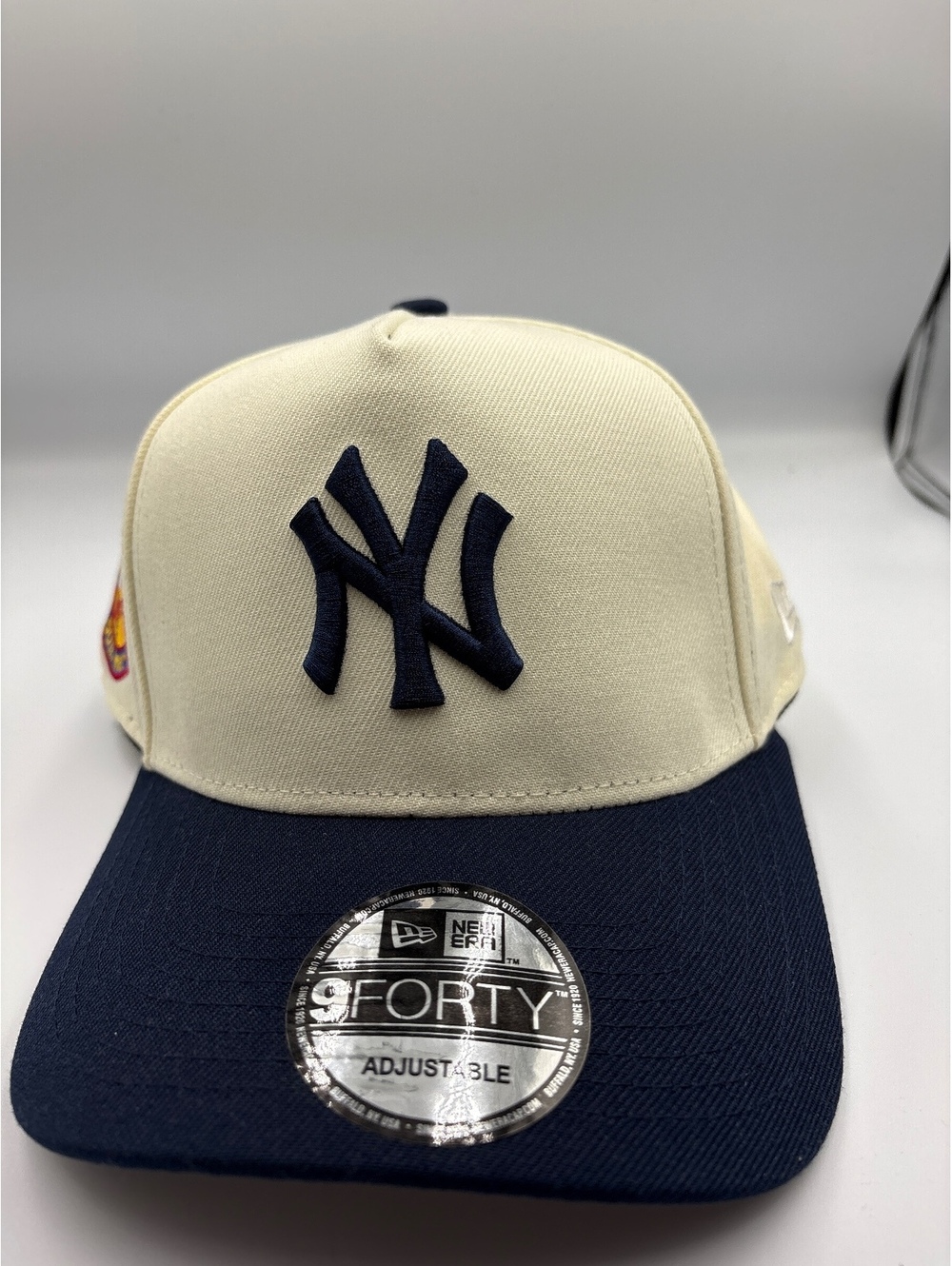 New Era 9FORTY Adjustable New York Yankees Baseball Cap Cream and Navy